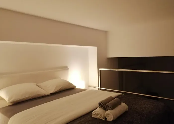 Homeforguest Island 201 Modern & Minimalist Apartments